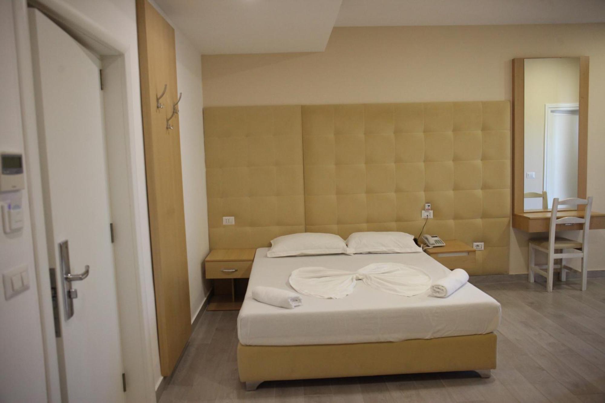 Freskia Resort Velipoje Luaran gambar